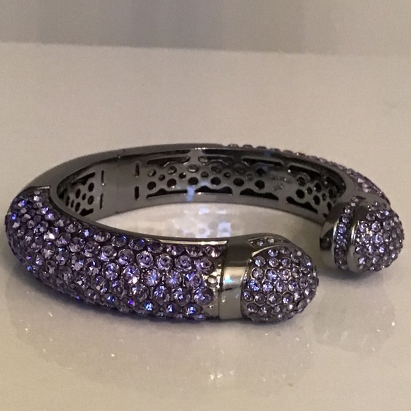Fabulous Joan Boyce light purple colour pave hinged cuff bracelet S/M size - Picture 1 of 9